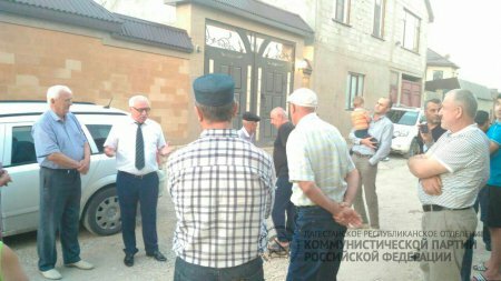 В садоводческом обществе «Наука» состоялась встреча жителей поселка с Хархачаевым Алиасхабом Магомедовичем